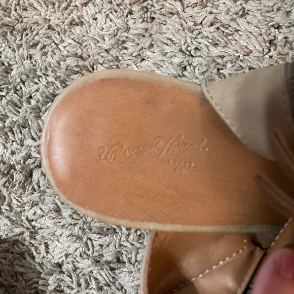 Universal Thread heels - Picture 3 of 5